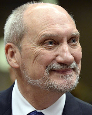 Macierewicz1